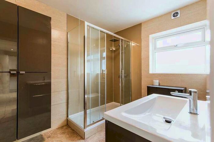 1 Bedroom Leisure Facility Commercial To Rent In Fifth Avenue, Portsmouth, Hampshire, PO6