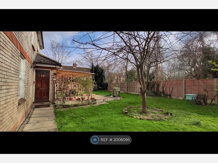 3 Bedroom Semi-Detached House To Rent In Greenwich Crescent, London, E6