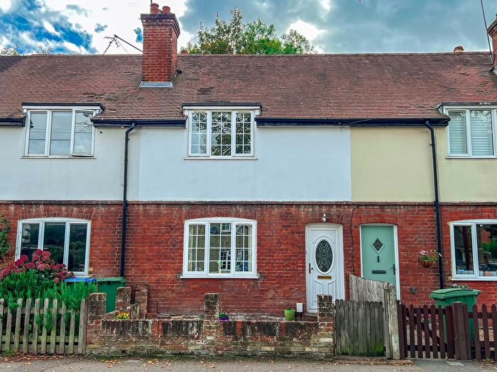 2 Bedroom Cottage For Sale In Douglas Road, Esher, KT10