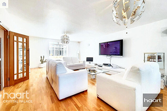 6 Bedroom Detached House For Sale In Lawrie Park Avenue, London, SE26