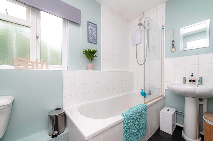 2 Bedroom Semi-Detached House For Sale In Windmill Road, Canterbury, CT1