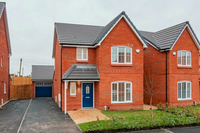 3 Bedroom House To Rent In Redstart Place, Nottinghamshire, S81