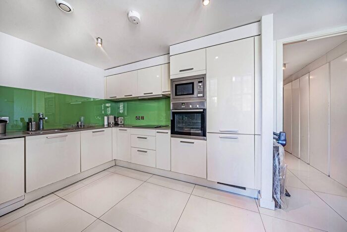 2 Bedroom Flat To Rent In Richmond Road, London Fields, London, E8