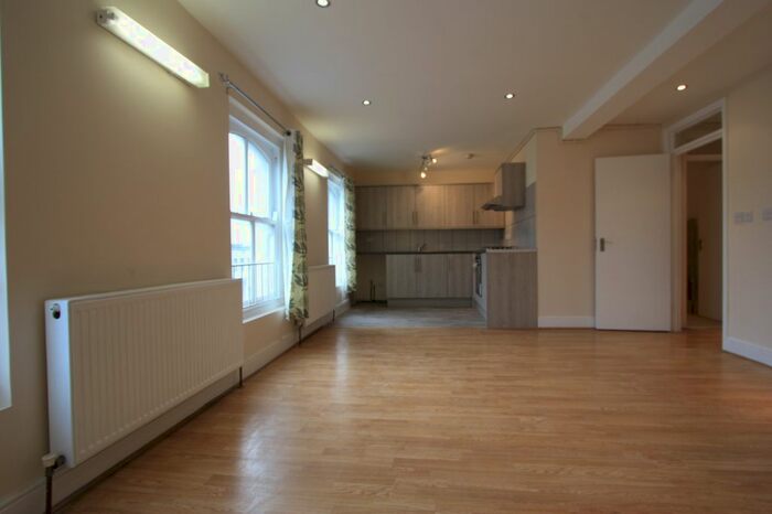 2 Bedroom Flat To Rent In Mitcham Road, Tooting Broadway, SW17