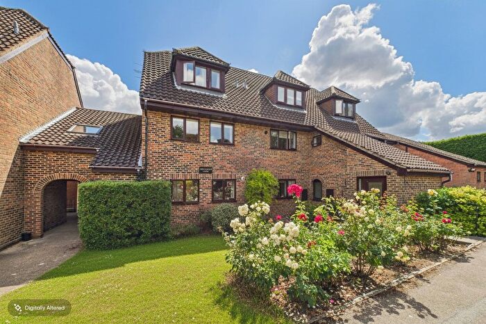 2 Bedroom Maisonette For Sale In Wiltshire Drive, Wokingham, Berkshire, RG40