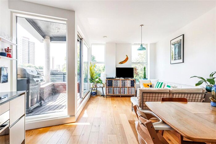 2 Bedroom Apartment For Sale In Cadogan Terrace, London, E9