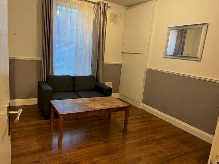1 Bedroom Flat To Rent In Corfield Street, Bethnal Green, E2