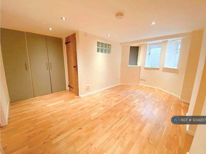 1 Bedroom Flat To Rent In Emscote Road, Warwick, CV34