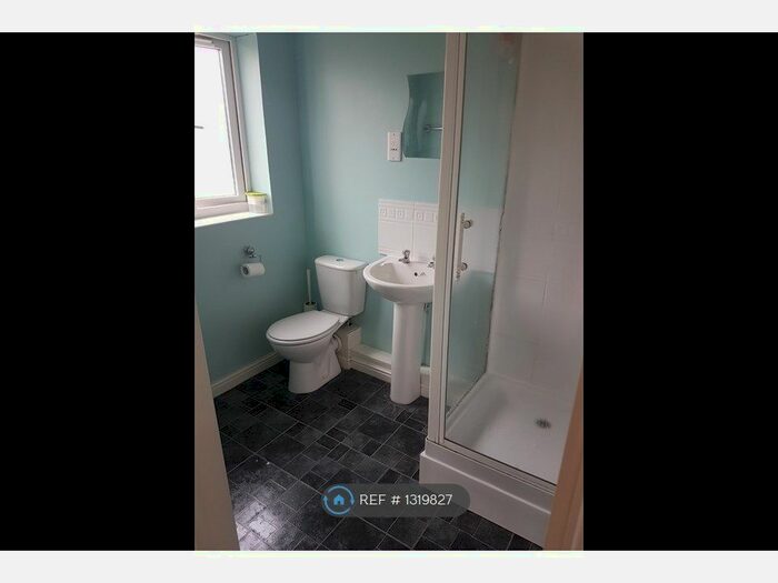 2 Bedroom Flat To Rent In Padstow Road, Swindon SN2