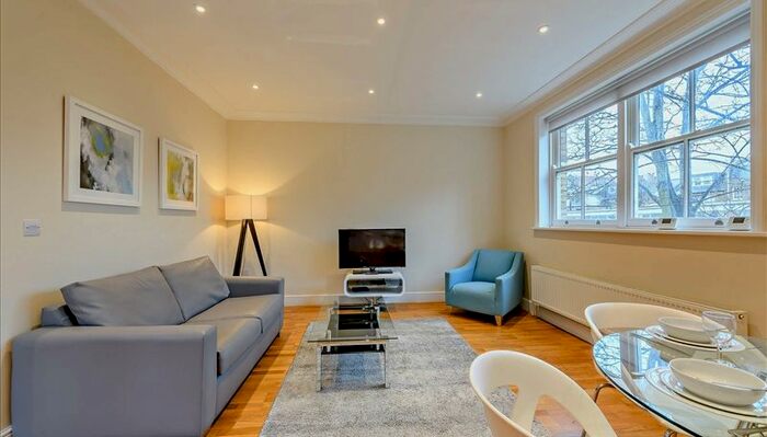 2 Bedroom Flat To Rent In Hamlet Gardens, London, W6