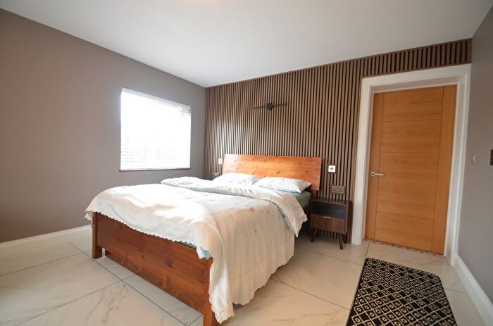 Studio To Rent In Redland Gardens, West Molesey, KT8