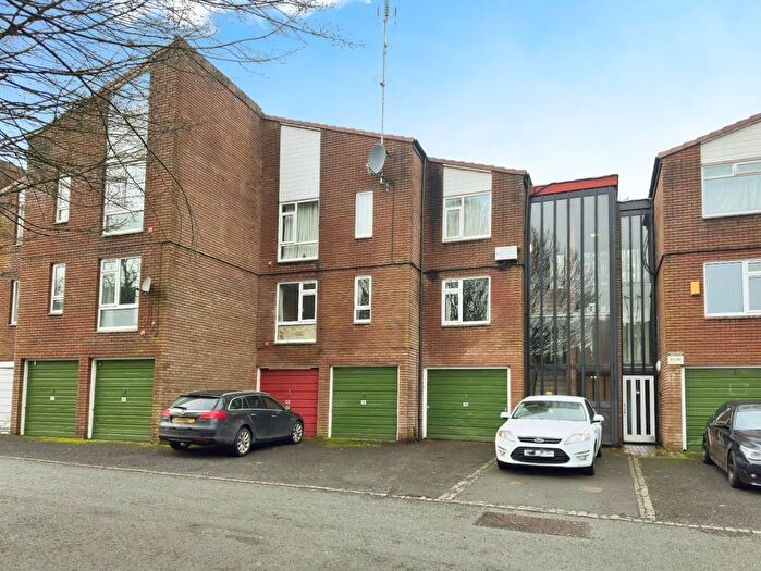 2 Bedroom Flat For Sale In Dalford Court, Telford, Shropshire, TF3