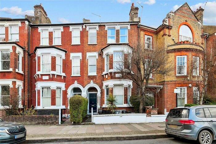 2 Bedroom Flat To Rent In Wandsworth Common West Side, London, SW18