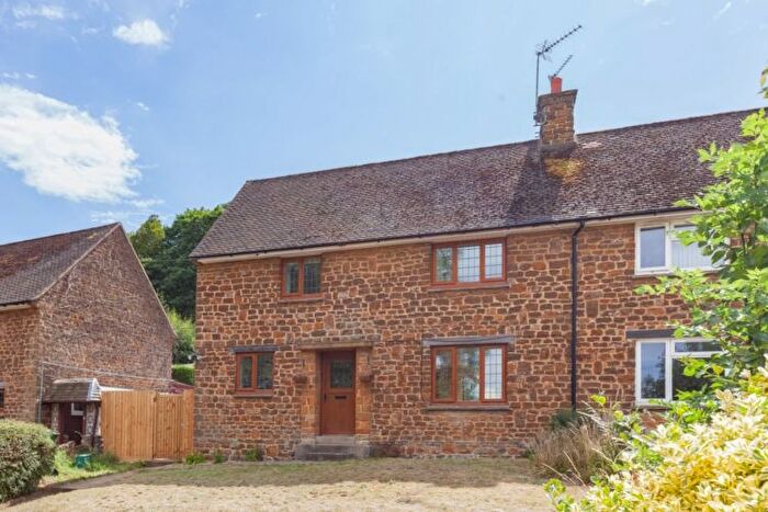 3 Bedroom Cottage To Rent In Court Close, Warmington, OX17