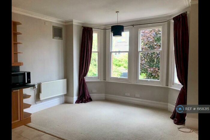 Studio To Rent In Manorgate Road, Kingston Upon Thames, Norbiton, KT2
