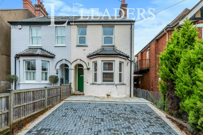 3 Bedroom Semi-Detached House To Rent In Waverley Road, AL3