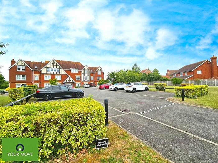2 Bedroom Flat To Rent In Foreland Heights, Broadstairs, Kent, CT10