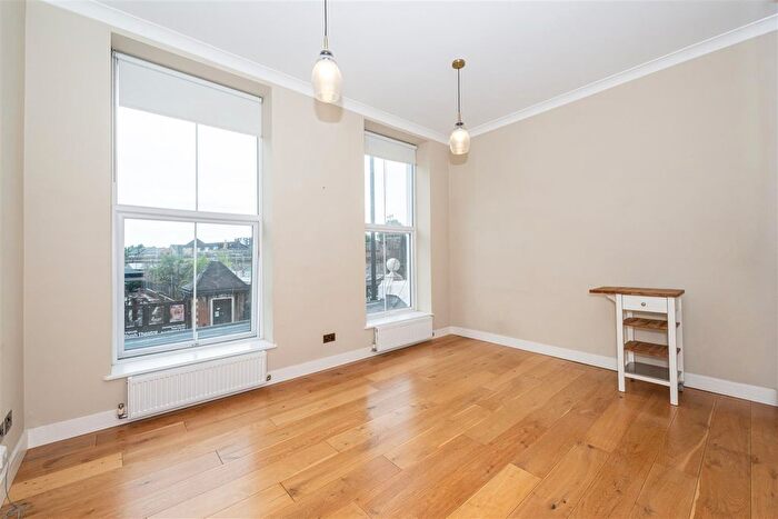 1 Bedroom Flat To Rent In Uxbridge Road, Shepherds Bush, W12