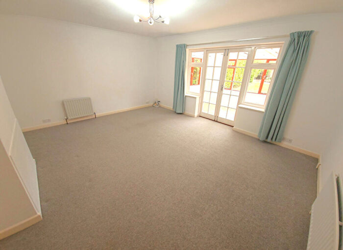 2 Bedroom Bungalow To Rent In Wokingham, RG41