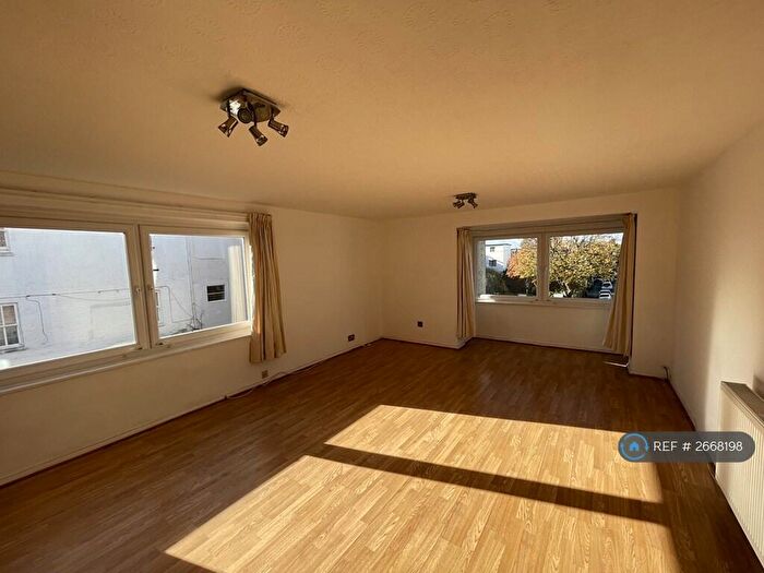 2 Bedroom Flat To Rent In The Retreat, Portsmouth, PO5