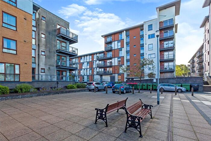 1 Bedroom Flat To Rent In Three Bridges, RH10