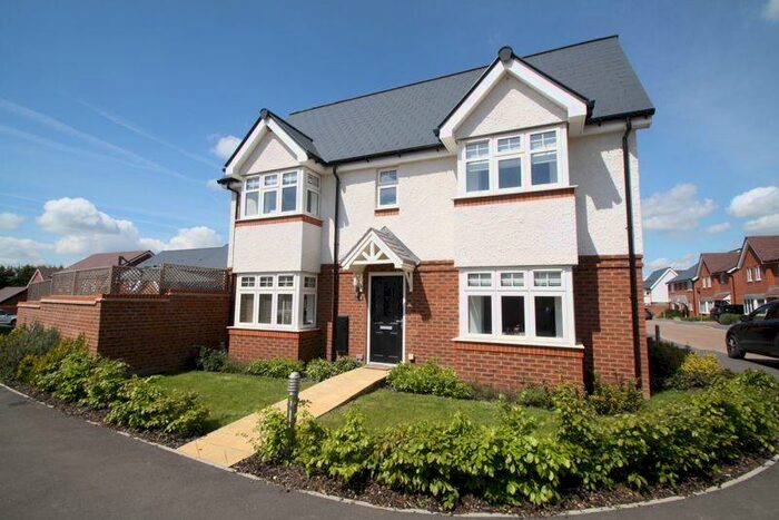 3 Bedroom Semi-Detached House For Sale In Hayward Bridge Road, Stadhampton, OX44