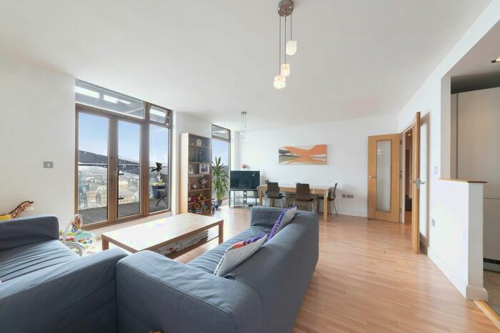2 Bedroom Flat To Rent In Western Beach Apartments, Royal Docks, London, E16