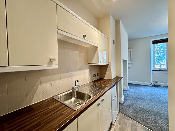 1 Bedroom Character Property To Rent In Huddersfield Road, Holmfirth, HD9