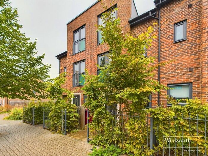 3 Bedroom Town House To Rent In Spey Road, Tilehurst, Reading, Berkshire, RG30