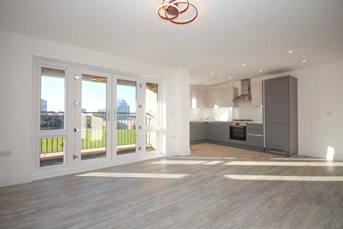 2 Bedroom Apartment For Sale In Hurley Drive, Bracknell, RG12