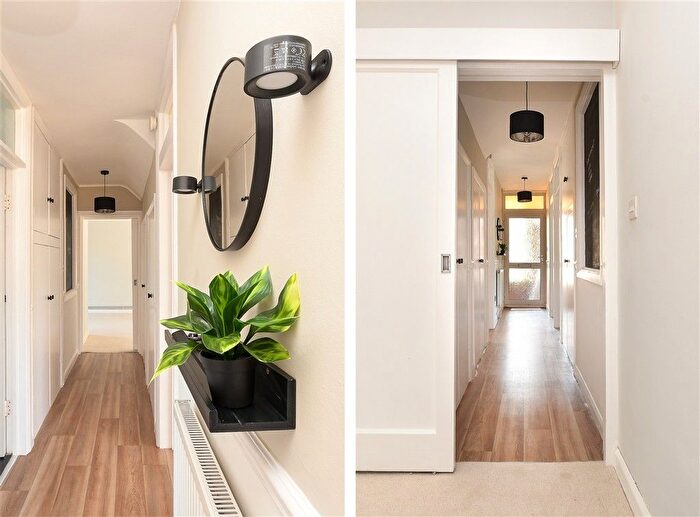 2 Bedroom Flat For Sale In Tupwood Lane, Caterham, Surrey, CR3