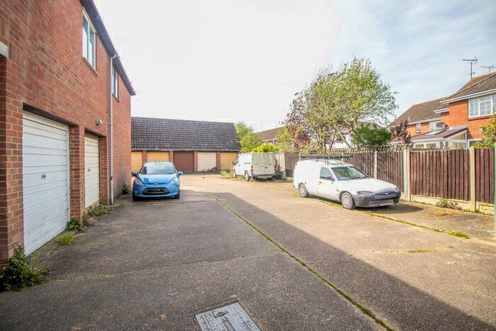 1 Bedroom Apartment For Sale In Allerton Close, Rochford, SS4