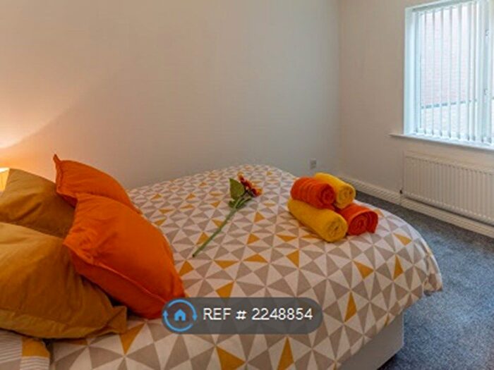 2 Bedroom Maisonette To Rent In Syon Park Close, Nottingham, NG2