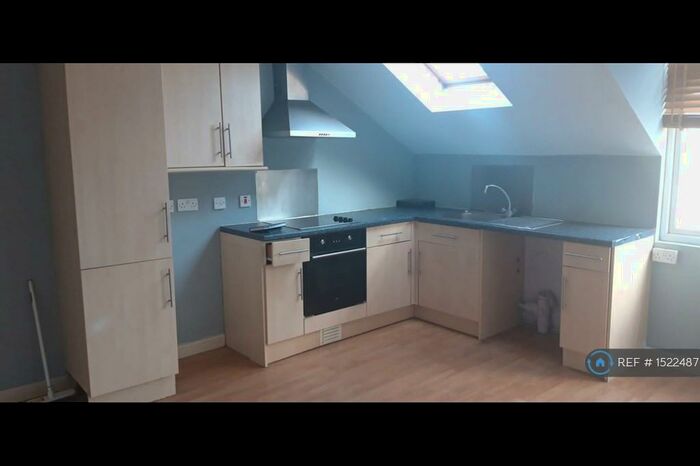 2 Bedroom Flat To Rent In James Street, Gillingham, ME7