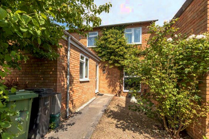 3 Bedroom End Of Terrace House To Rent In Saxon Place, Wantage, OX12