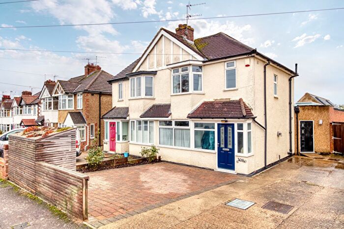 3 Bedroom Semi Detached House For Sale In Auckland Road, Potters Bar, EN6
