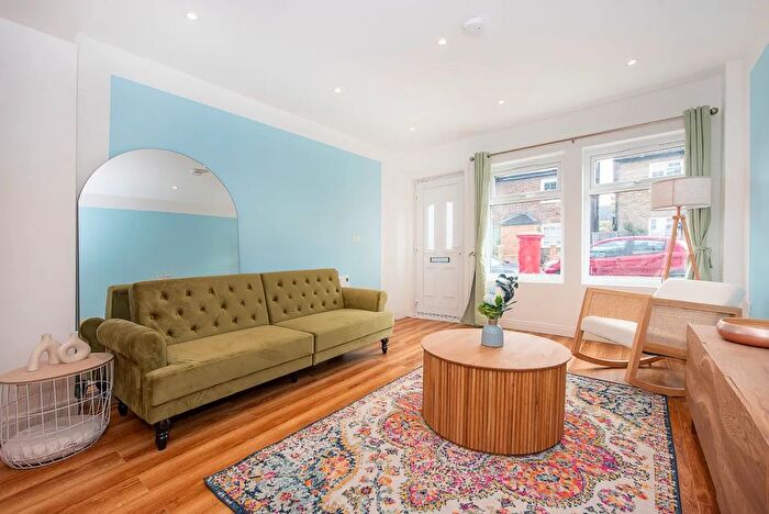 1 Bedroom Flat To Rent In Park Road, Kingston Upon Thames, KT2