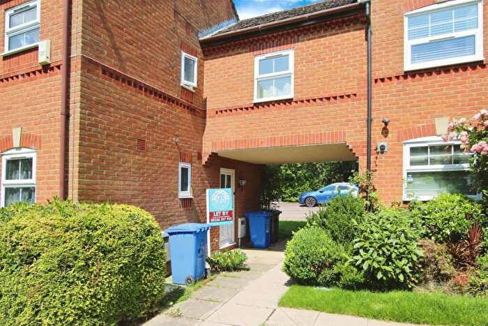 2 Bedroom Flat To Rent In Chatsworth Avenue, Kettering, Northamptonshire, NN15