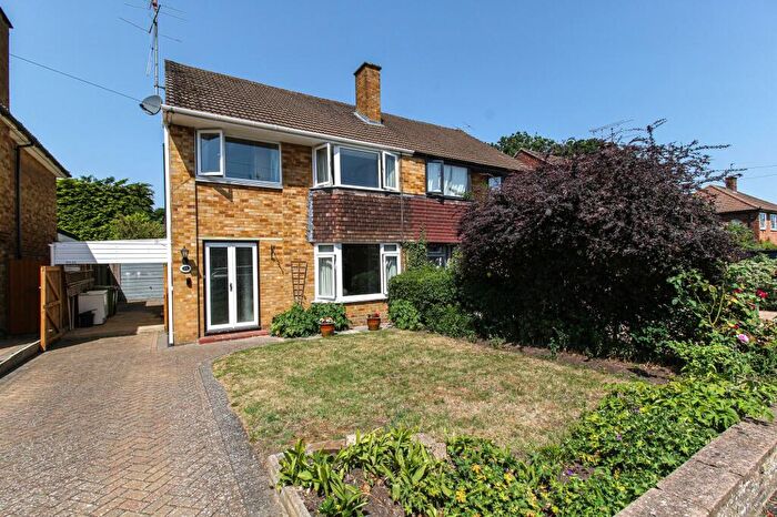 3 Bedroom Semi-Detached House For Sale In Blunden Road, Farnborough, GU14