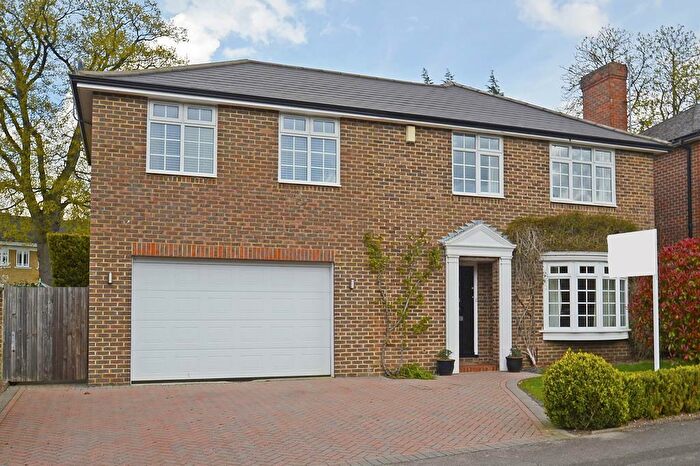 4 Bedroom Detached House To Rent In Churchill Drive, Weybridge, KT13