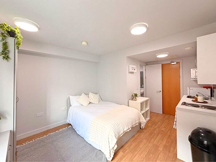 Studio To Rent In Queensland Place, Chatham Place, Liverpool, L7