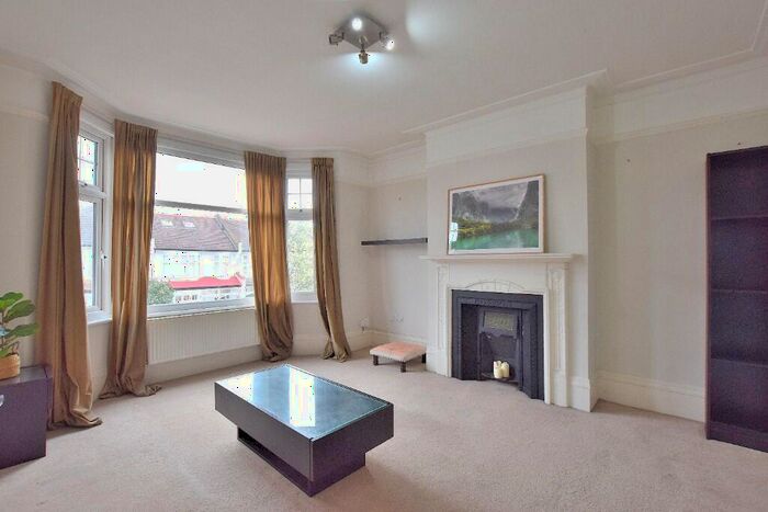 2 Bedroom Flat To Rent In Caversham Avenue, London, N13