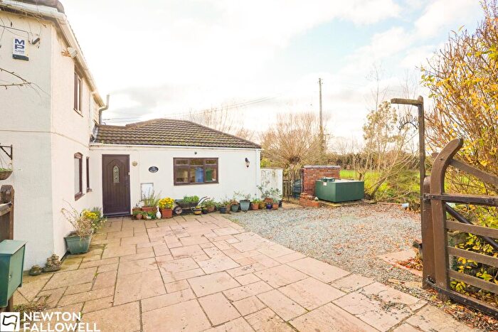 3 Bedroom Cottage For Sale In Great North Road, Tuxford, NG22