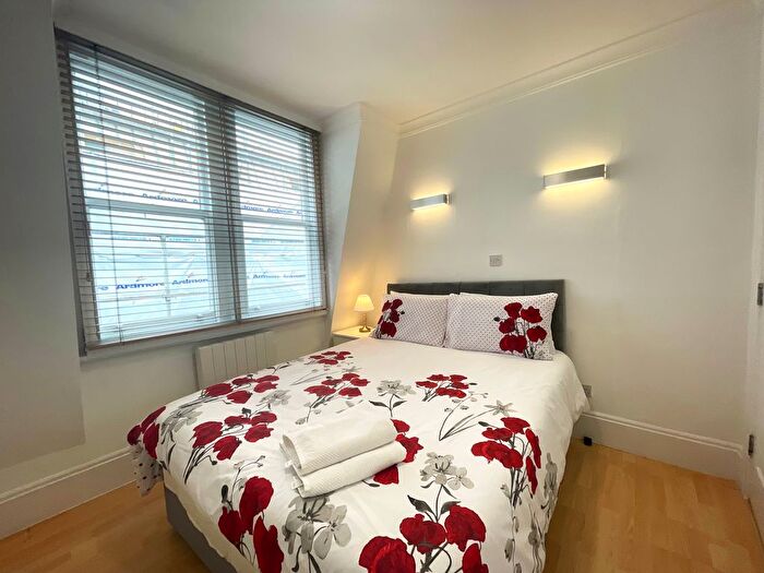 1 Bedroom Flat To Rent In White Horse Street, London, W1J