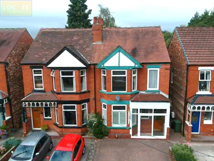 4 Bedroom Semi-Detached House For Sale In Dalveen Avenue, Davyhulme, M41