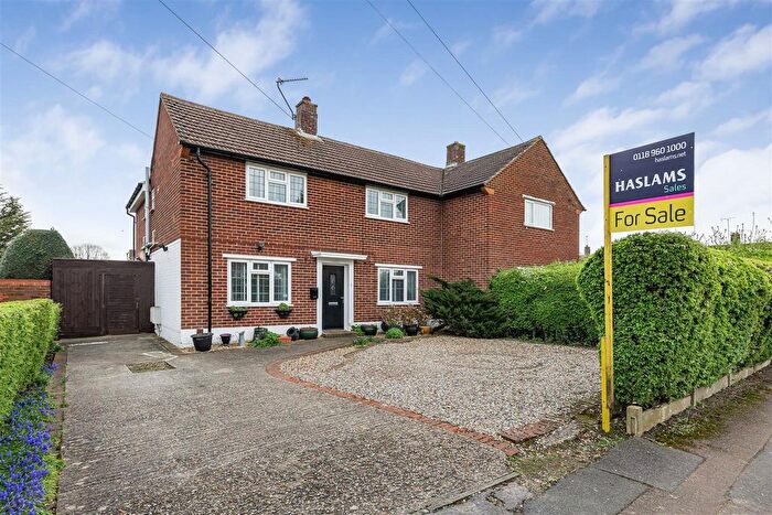 3 Bedroom Semi Detached House For Sale In Fawley Road, Reading, RG30