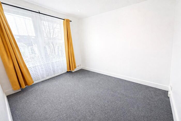 1 Bedroom Apartment To Rent In Hollingbury Park Avenue, Brighton, BN1