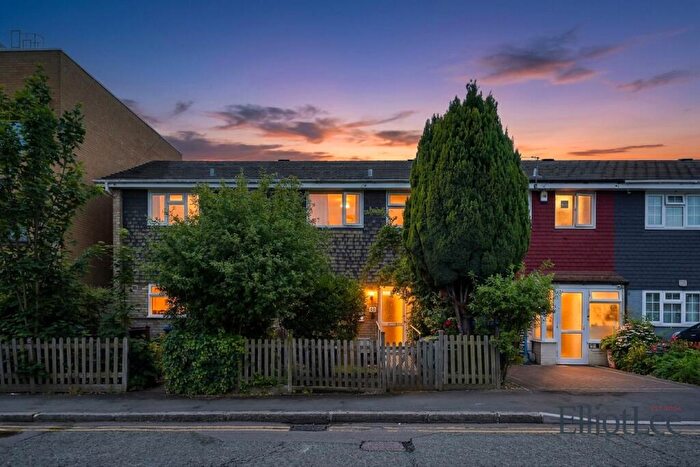 3 Bedroom House For Sale In Corbins Lane, Harrow, HA2