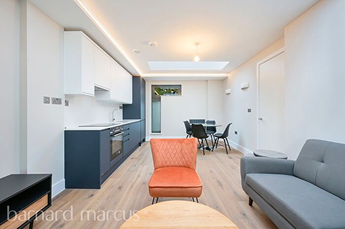 2 Bedroom Flat For Sale In Shepherds Bush Road, London, W6