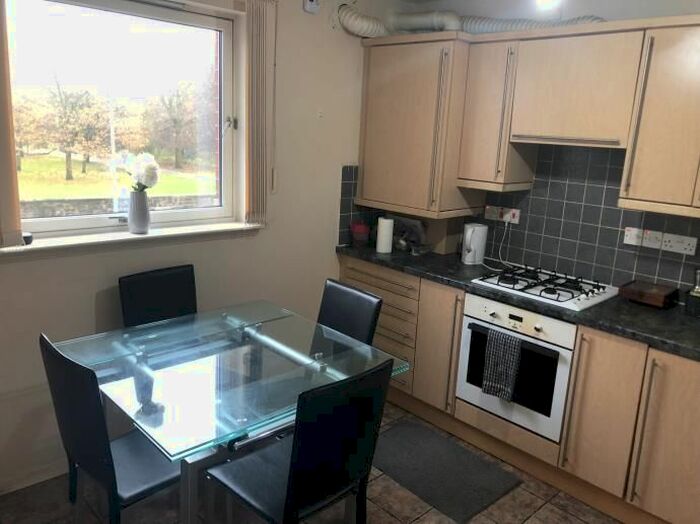 20 Bedroom Flat To Rent In Errol Gardens, Oatlands, Glasgow, G5